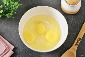 Шарлотка с брусникой