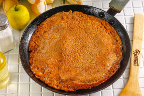 Шоколадные блинчики с карамельными яблоками Шоколадные блинчики с карамельными яблоками