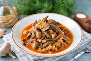 Свиное сердце с фасолью и грибами Свиное сердце с фасолью и грибами