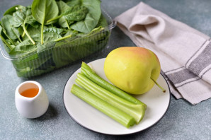 Смузи из шпината и сельдерея