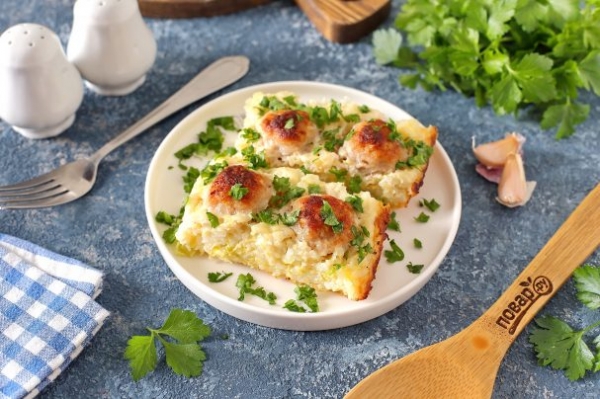 Запеканка из кабачков с рисом и фрикадельками Запеканка из кабачков с рисом и фрикадельками