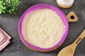 Шарлотка с брусникой