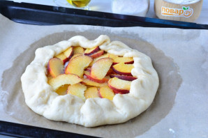 Постный пирог с персиками Постный пирог с персиками