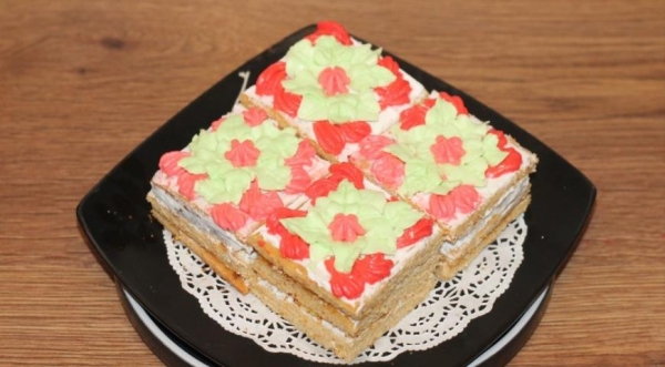 Медовые пирожные с кремом и джемом, пошаговый рецепт с фото Медовые пирожные с кремом и джемом, пошаговый рецепт с фото