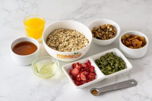 Гранола с клубникой Гранола с клубникой