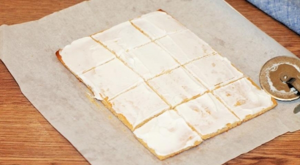 Медовые пирожные с кремом и джемом, пошаговый рецепт с фото Медовые пирожные с кремом и джемом, пошаговый рецепт с фото