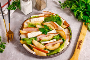 Салат с грушей и беконом Салат с грушей и беконом