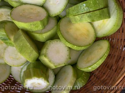 Куриная печень с кабачками, картофелем и паприкой Куриная печень с кабачками, картофелем и паприкой