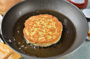 Бургер "Зубастый монстр" Бургер "Зубастый монстр"