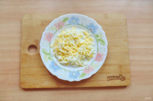 Салат с куриной печенью и маринованными огурцами