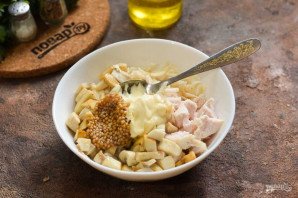 Салат из курицы, грибов и сельдерея Салат из курицы, грибов и сельдерея