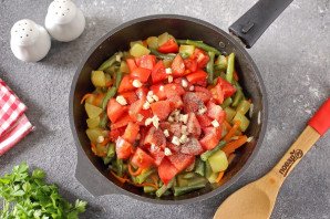 Тушеные кабачки со стручковой фасолью Тушеные кабачки со стручковой фасолью