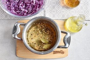 Краснокочанная капуста маринованная