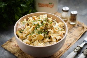 Салат из курицы, грибов и сельдерея Салат из курицы, грибов и сельдерея