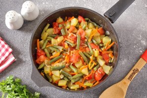 Тушеные кабачки со стручковой фасолью Тушеные кабачки со стручковой фасолью