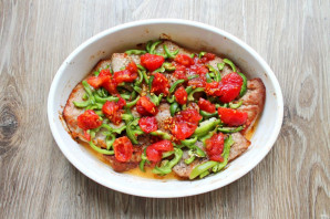 Свинина с маринованными помидорами Свинина с маринованными помидорами