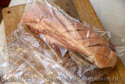 Свиная грудинка с соусом из хрена и яблок Свиная грудинка с соусом из хрена и яблок