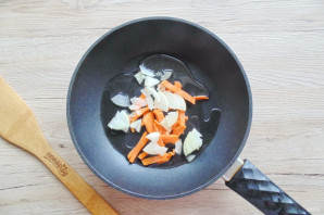 Карп запеченный в сметане с овощами Карп запеченный в сметане с овощами