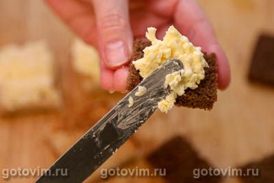 Бутерброды с красной икрой, плавленым сыром и яйцом Бутерброды с красной икрой, плавленым сыром и яйцом