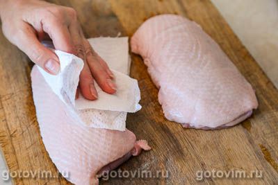 Утиные грудки с соусом из калины