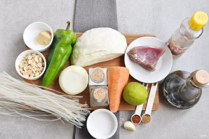 Салат с рисовой лапшой