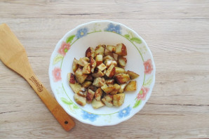 Салат с жареными баклажанами и свежими помидорами Салат с жареными баклажанами и свежими помидорами