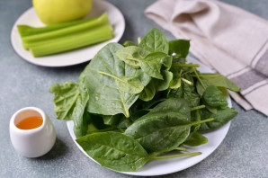 Смузи из шпината и сельдерея