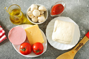 Пицца из слоеного теста в мультиварке Пицца из слоеного теста в мультиварке