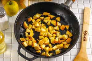 Шоколадные блинчики с карамельными яблоками Шоколадные блинчики с карамельными яблоками