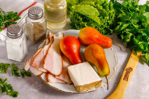 Салат с грушей и беконом Салат с грушей и беконом