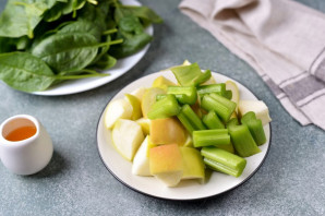 Смузи из шпината и сельдерея