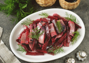 Маринованная свекла с селедкой Маринованная свекла с селедкой