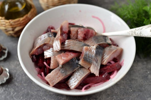 Маринованная свекла с селедкой Маринованная свекла с селедкой