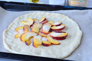 Постный пирог с персиками Постный пирог с персиками