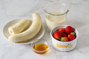 Бананово-ягодный смузи