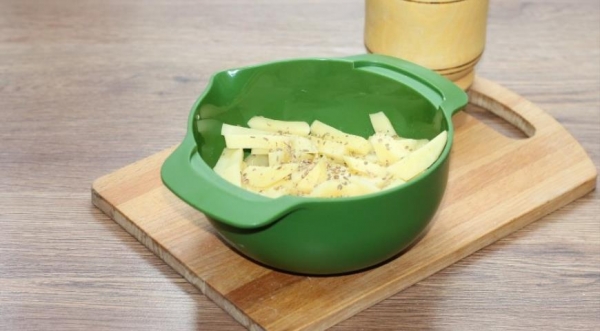 Сочная свинина и картофель в сливочном соусе, пошаговый рецепт с фото Сочная свинина и картофель в сливочном соусе, пошаговый рецепт с фото