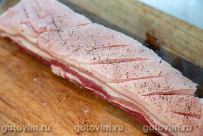 Свиная грудинка с соусом из хрена и яблок Свиная грудинка с соусом из хрена и яблок