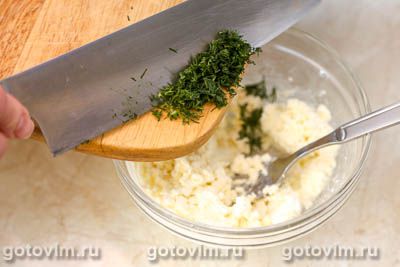 Бутерброды с красной икрой и творогом и укропом Бутерброды с красной икрой и творогом и укропом