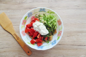 Салат с жареными баклажанами и свежими помидорами Салат с жареными баклажанами и свежими помидорами