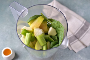 Смузи из шпината и сельдерея