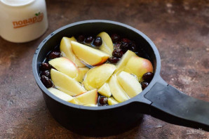 Компот из яблок и шиповника