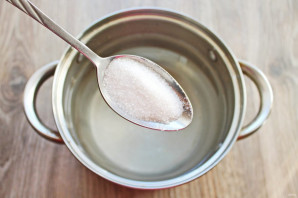 Моченые яблоки с брусникой