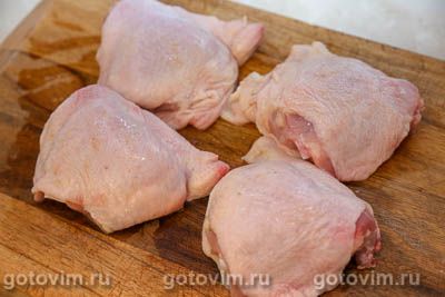 Куриные бедра, запеченные с белыми грибами и сыром в духовке Куриные бедра, запеченные с белыми грибами и сыром в духовке