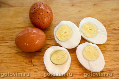 Яйца, фаршированные консервированной рыбой