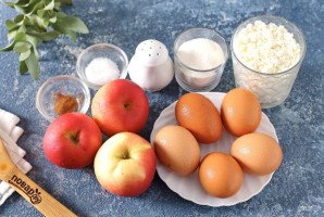 Низкоуглеводная шарлотка с яблоками Низкоуглеводная шарлотка с яблоками