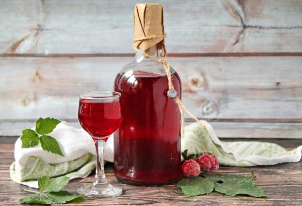 Малиновая настойка на самогоне Малиновая настойка на самогоне