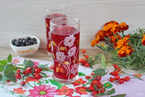 Компот из шиповника с черной смородиной Компот из шиповника с черной смородиной