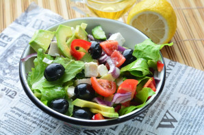 Салат с авокадо и маслинами Салат с авокадо и маслинами