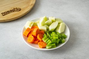 Смузи из сельдерея, яблока и апельсина Смузи из сельдерея, яблока и апельсина