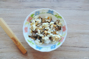 Салат из шпрот и кукурузы Салат из шпрот и кукурузы